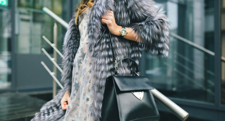 Elegant Women\’s Designer Handbags – Up to 50% Off!