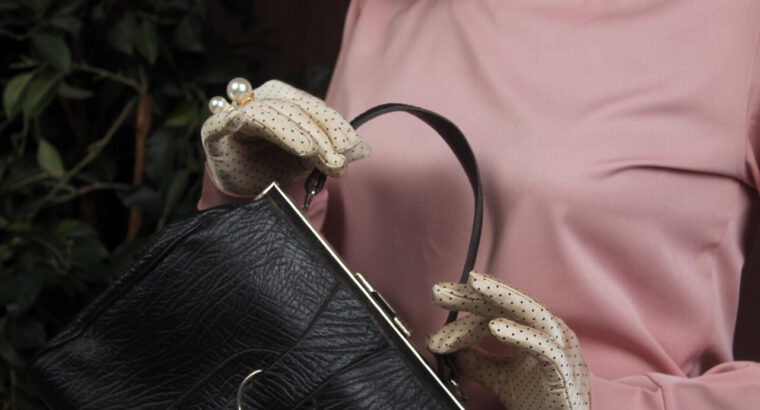 Elegant Women\’s Designer Handbags – Up to 50% Off!